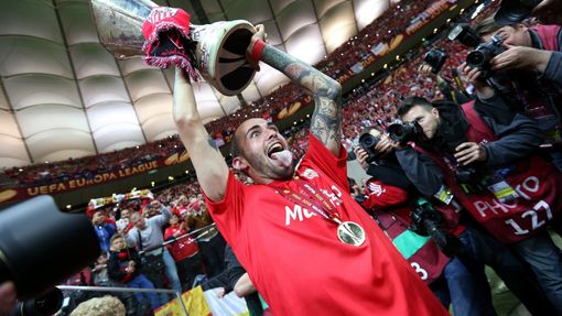 Football: Sevilla's Aleix Vidal celebrates with the trophy after winning the UEFA Europa League Final