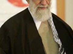 Nejvyšší íránský duchovní vůdce ajatolláh Alí Chameneí. Tají něco o Al-Káidě?
