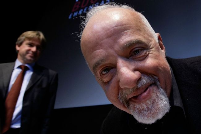 Paulo Coelho slaví 75. narozeniny