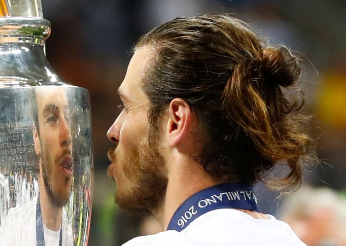 Real Madrid's Gareth Bale with the trophy as they celebrate winning the UEFA Champions League