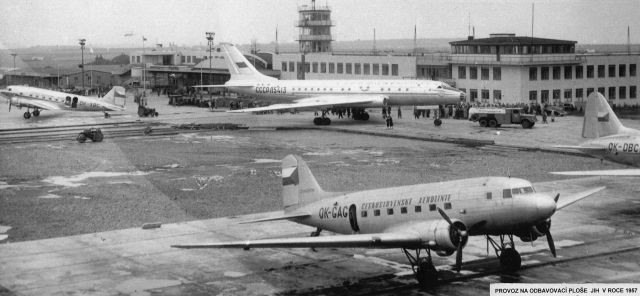 Provoz na letištní ploše v roce 1957