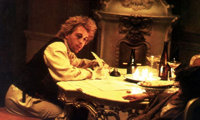 Tom Hulce jako Wolfgang Amadeus Mozart.