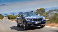 Co se týče zařazení, to pro BMW X3 nové generace zůstává stejné. Auto sice trochu povyrostlo, ale třeba v kufrové prostornosti nabízí totéž, co jeho jeho druhá generace.