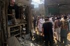 Při sebevražedném útoku u mešity v Pákistánu zemřelo 22 lidí. K explozi se přihlásil Tálibán