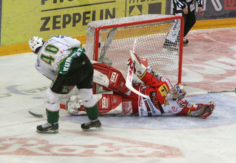 Slavia vs. Karlovy Vary: finále hokejové extraligy 2007/2008