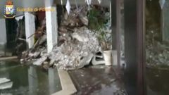 Záběry z italského hotelu zasaženého lavinou