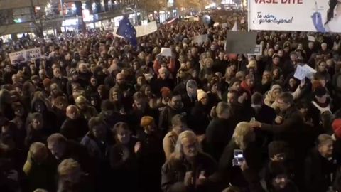 Hanba! Demisi! Lidé v centru Prahy volali po odstoupení premiéra Andreje Babiše