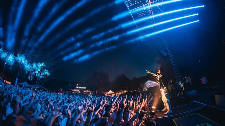 Praha hluk z koncertů v Braníku neomezí. Hodili nás přes palubu, zlobí se místní; Zdroj foto: Ledárny Open Air