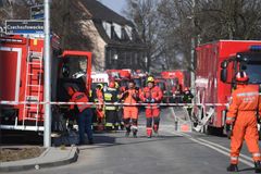 V Poznani se po výbuchu plynu zřítil dům. Pět lidí zemřelo, dalších 21 je zraněných