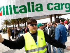Piloti Alitalia vyhlásili kvůli dohodě s rumunskými aerolinkami stávku.