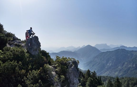 There is a lot to choose from in Upper Austria, from vast untouched forests, through mountain massifs and their bowels, to glacial lakes with exceptionally clear water.