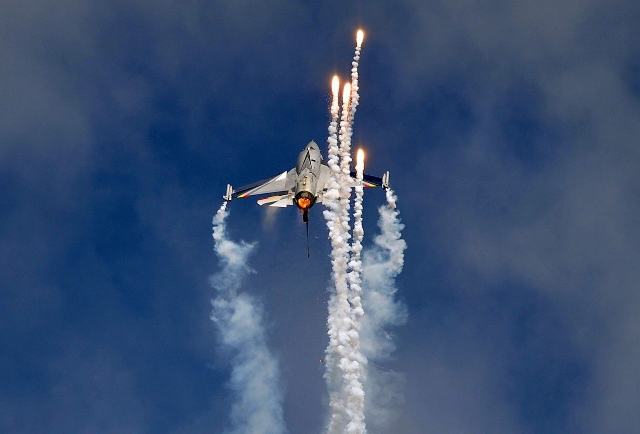 F16, General Dynamics F-16 Fighting Falcon, letoun, stíhačka, Zahraničí