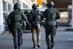 Policie v Německu zatkla tři údajné příznivce IS. Chtěli zabít co nejvíc "nevěřících"