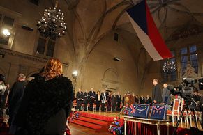 Prezident Zeman udělil 29 státních vyznamenání