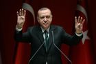 Nedočkavý "sultán" Erdogan chce být mocnější. Volby nemůžou být demokratické, varují pozorovatelé