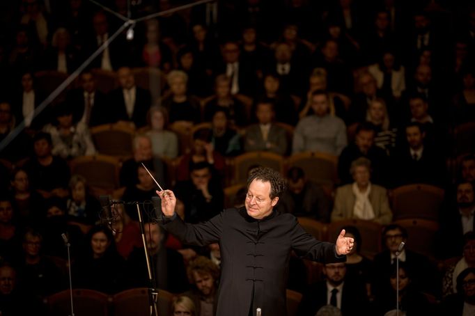 Dirigent John Axelrod.
