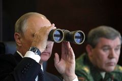 České vnitro už řídí Putin? Ruský novinář Pasko se u nás pomoci nedočkal