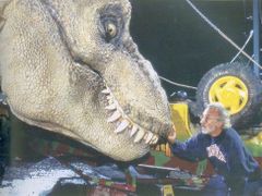 V červnu tohoto roku zemřel i Stan Winston, trikový specialista, který rozhýbal Crichtonovy dinosaury