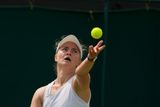 Úřadující šampionka French Open Barbora Krejčíková si pro Wimbledon nedělala velké cíle, v prvních dvou kolech to ale rozhodně nevypadalo, že by se na trávě pouze učila hrát.