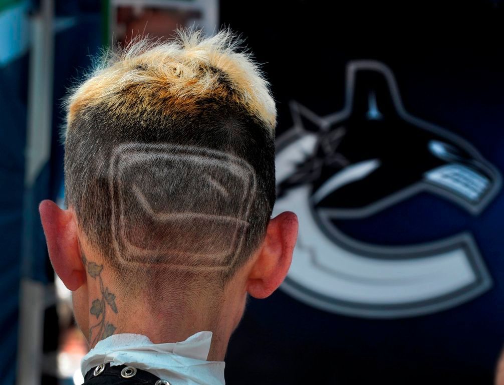 Finále NHL mezi Bostonem a Vancouverem si fanoušci užívají