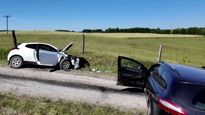 Vozidla, která se minulý týden srazila u obce Wlosty v Polsku. V jednom byl šampion rallye Sébastian Ogier, ve druhém muž, který šest dní po srážce zemřel