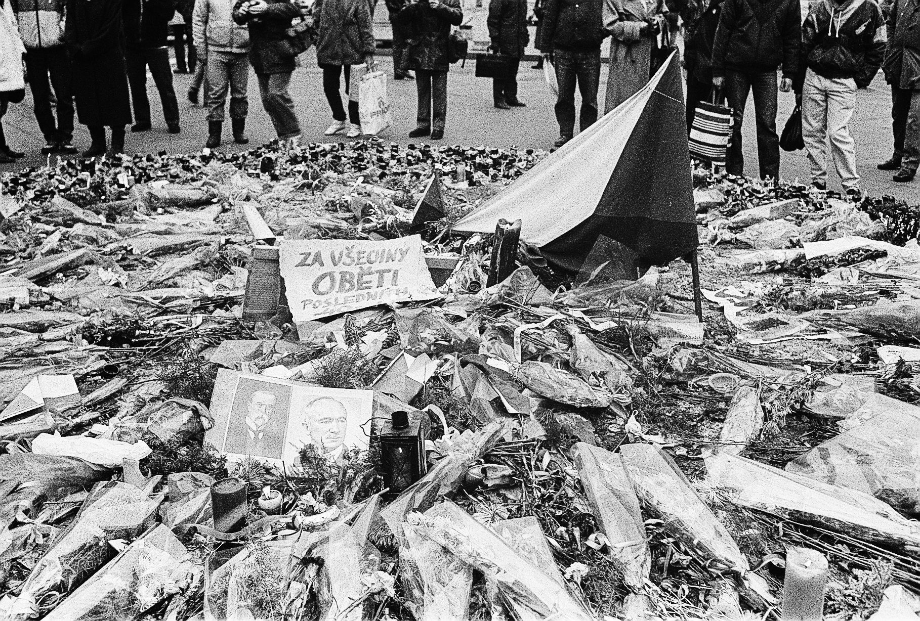 Jednorázové užití / Fotogalerie / Unikátní fotografie ze zákulisí Václava Havla z období Sametové revoluce