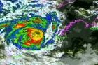 Glenda, další australský hurikán, útočí