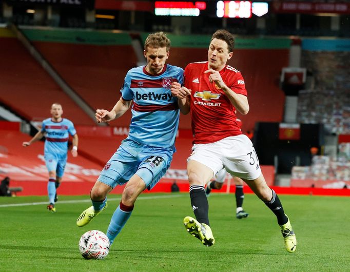 Osmifinále FA Cupu 2021, Manchester United - West Ham: Tomáš Souček a Nemanja Matič.