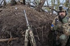Video: Tohle se děje na Ukrajině. Děsivé chvíle v zákopu i ledový klid na prahu smrti