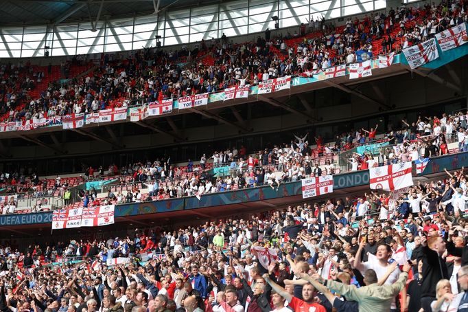 Zaplněné hlediště ve Wembley na osmifinále Anglie - Německo na ME 2020