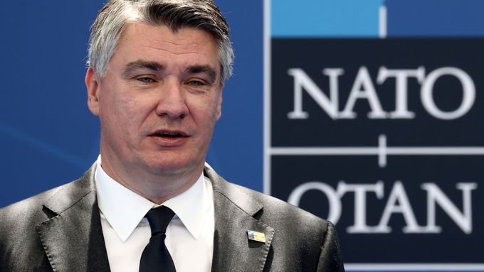 Chorvatský prezident Zoran Milanović při jednání NATO