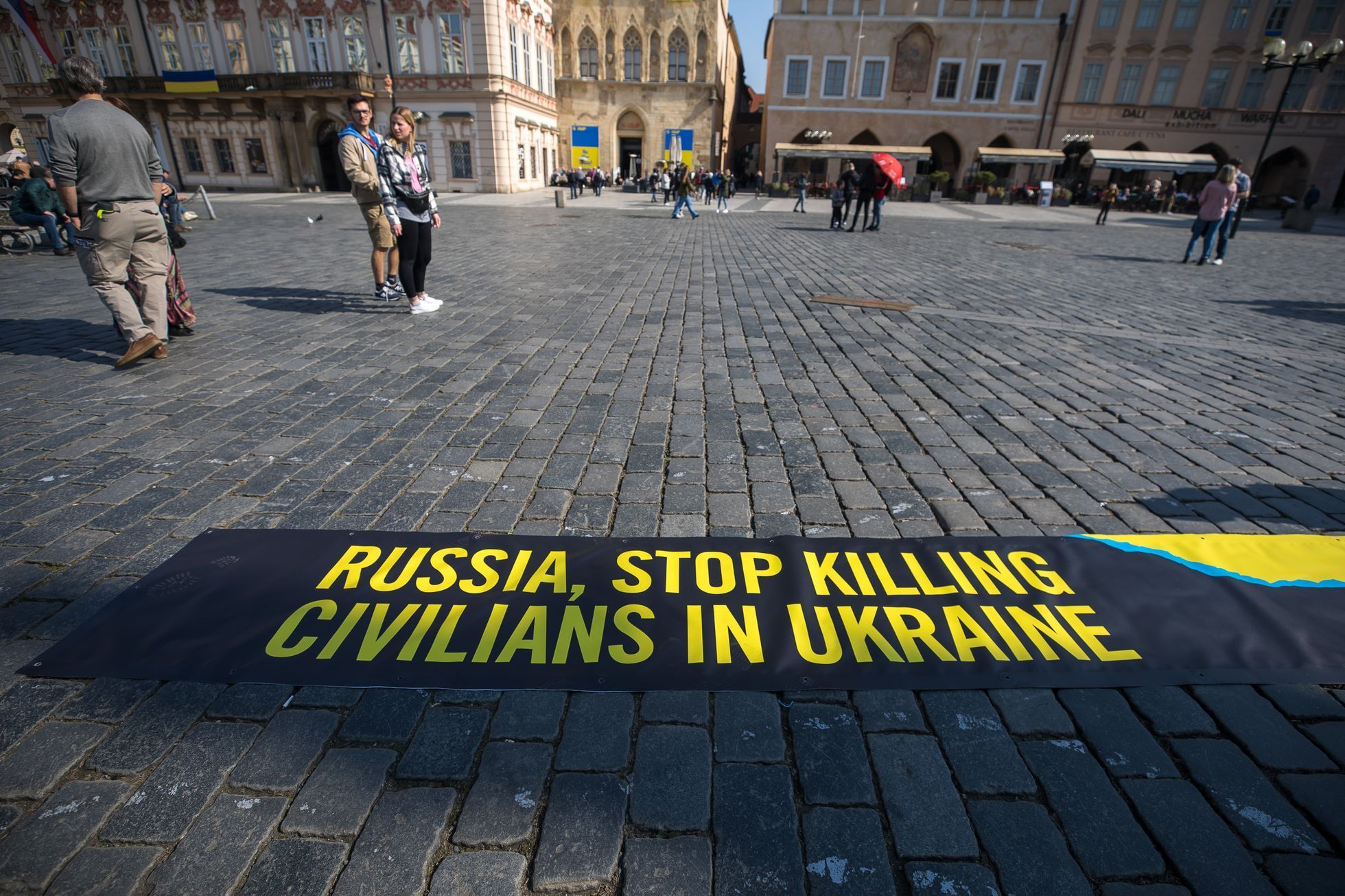 Oběti války na Ukrajině, měsíc od začátku, Staroměstské náměstí, happening Amnesty International