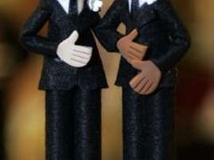 V Britnánii mohou lidé téhož pohlaví uzavírat legální sňatky už od pondělí 5. prosince. (Na snímku cukrové figurky připravené pro svatební dort.)