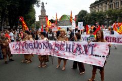 Italové vyšli do ulic na protest proti vládním úsporám