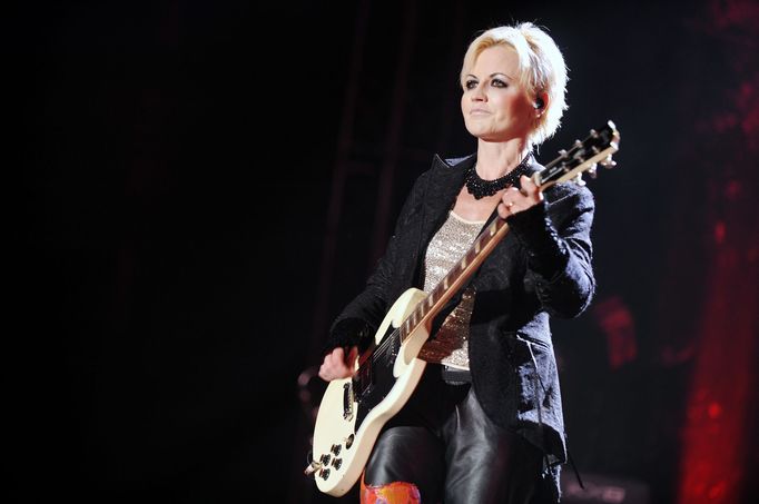 Dolores O'Riordan během koncertu skupiny The Cranberries v Praze v roce 2002.