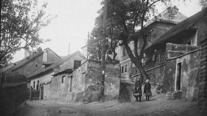 Tenkrát na Smíchově. Snímky čtvrti, která se z letoviska stala jádrem průmyslu