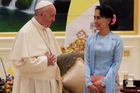 Respektujte všechny etnické skupiny a jejich identitu, vyzval papež v Barmě. Rohingy ale nezmínil