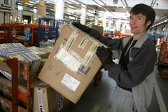 Pošta kvůli DPH zdražuje balíky z tuzemských e-shopů