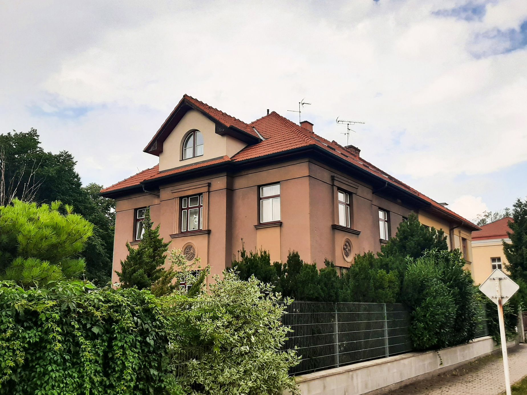 Hradec Králové, Orlické nábřeží, vily