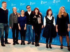 Porota Berlinale 2013 (zleva): herec Tim Robbins, režiséři Andreas Dresen, Shirin Neshat, Wong Kar Wai, Susanne Bier, Athina Rachel Tsangari and Ellen Kuras