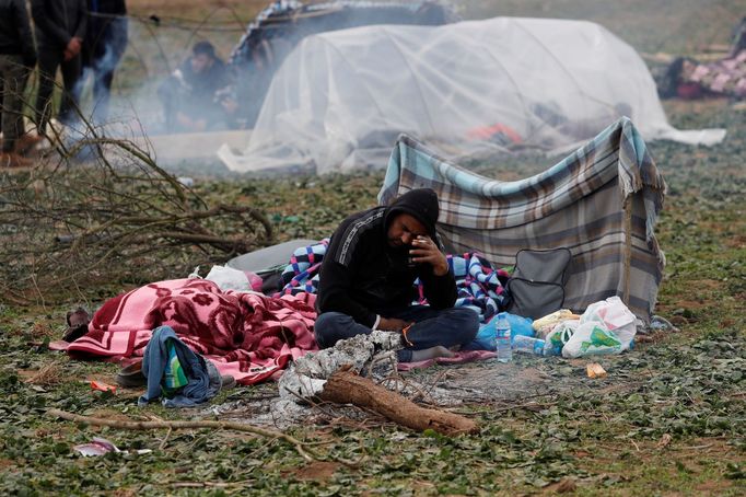 Migranti na řecko-turecké hranici.