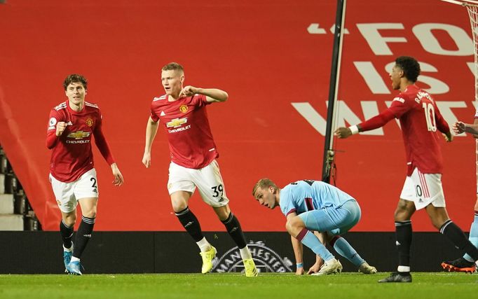 Fotbalisté Manchesteru slaví gól na 1:0.