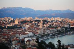 Zažijte divokou noční jízdu v chorvatském Splitu!