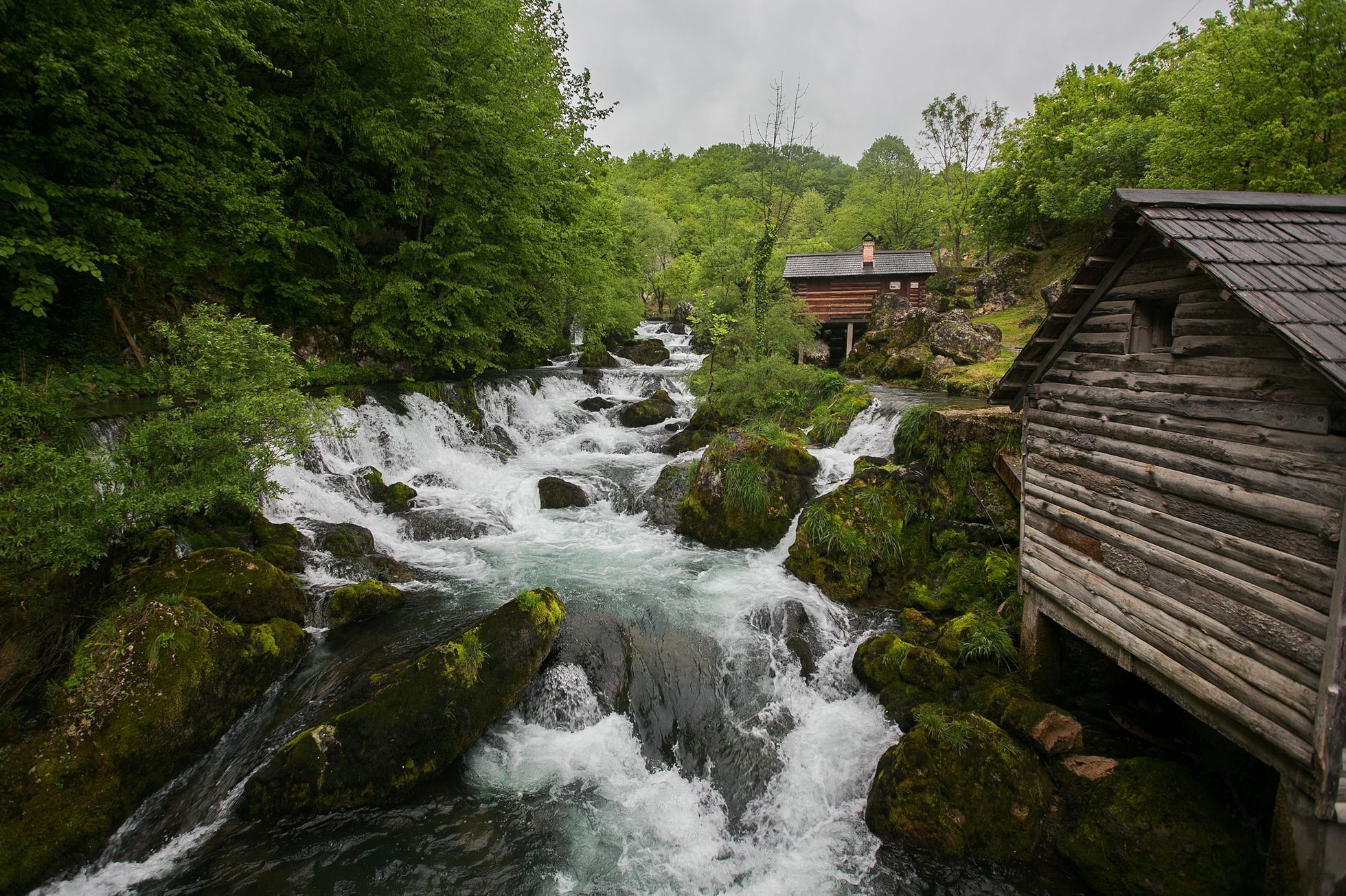 Poslední divoké toky Evropy mizí kvůli přehradám. Na říční síti Bosny a Hercegoviny už nyní stojí 120 elektráren.