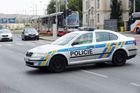 Cizince zadržené v Praze policie propustila. Jejich zbraně byly repliky