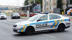 Policie ČR / Státní policie / Policejní auto / Policisté / Policejní hlídka / Ilustrační foto / Praha / Léto / 2018 / 1