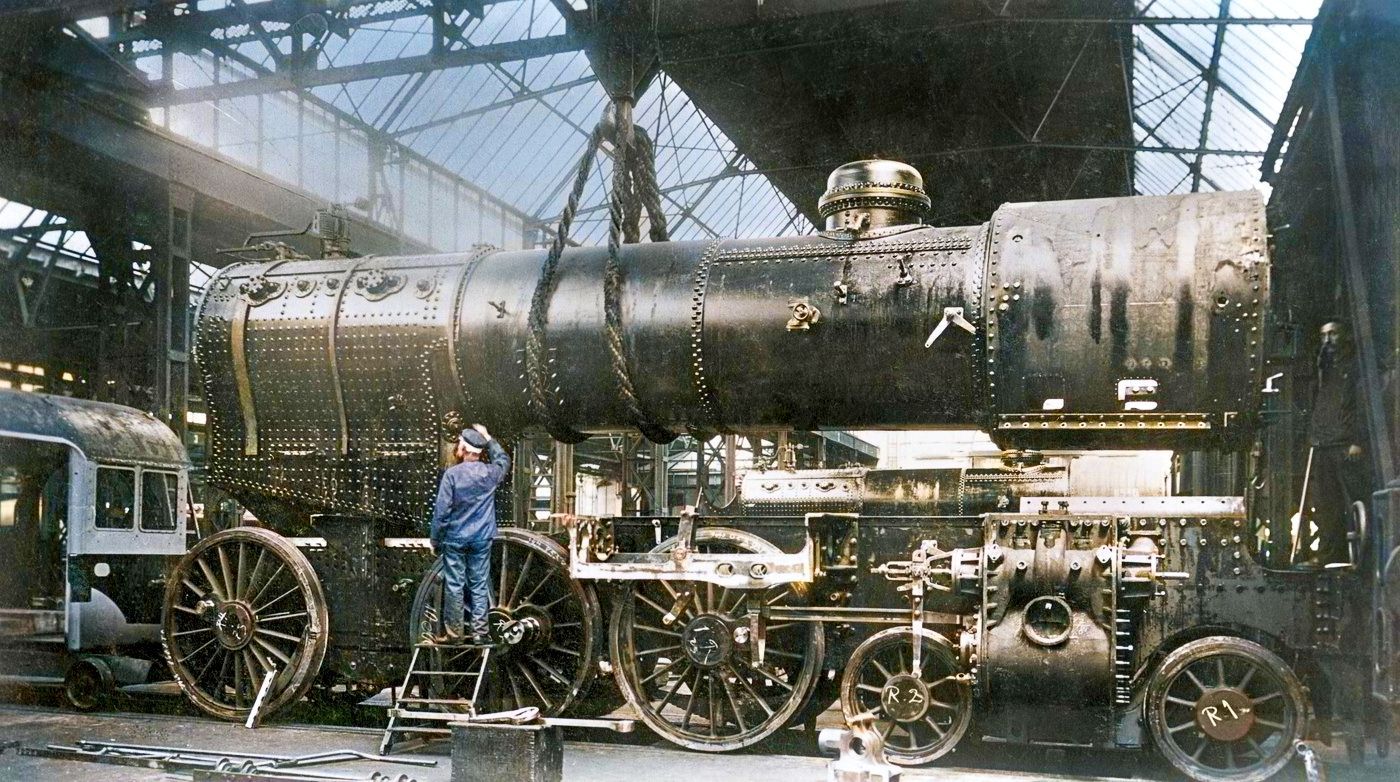 Tenkrát na železnici. Dým, pára a nostalgie: Kolorované poklady z kolejí dávných časů, železnice, historie, výročí, Magazín, kolorované fotografie