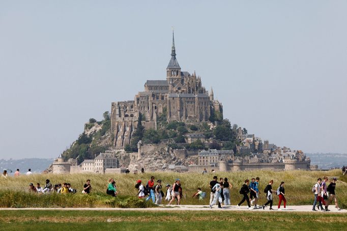 Klášter Mont-Saint-Michel ve francouzské Normandii byl postaven před 1000 lety.