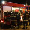 Řidič si při nehodě s autobusem vrazil do nohy nůž
