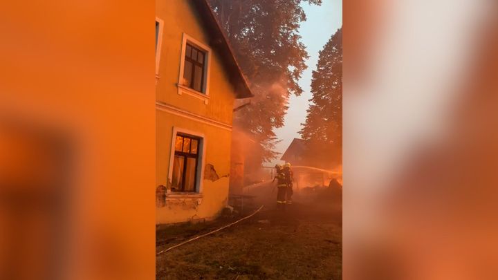 Několik obyvatel Mezné se chce soudit s parkem České Švýcarsko kvůli požáru; Zdroj foto: Aktuálně.cz/Facebook/SDH Velký Šenov